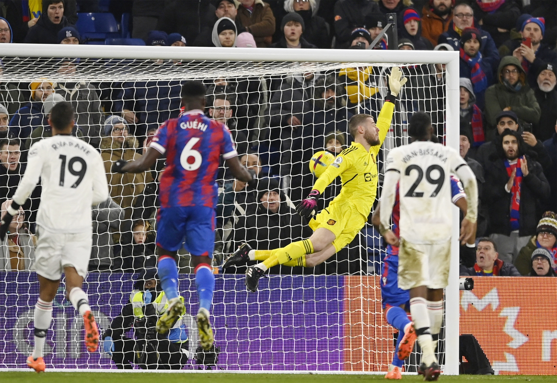 Đá bù vòng 7 Ngoại hạng Anh: MU hòa Crystal Palace đầy tiếc nuối